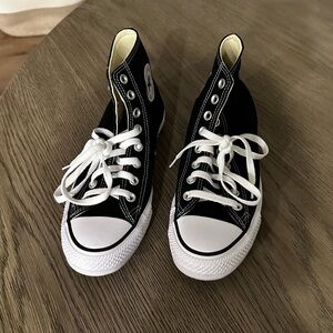 Converse size 8.5 women’s